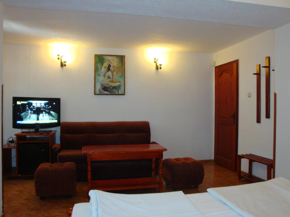 Family Hotel Diana Lyaskovo  Extérieur photo