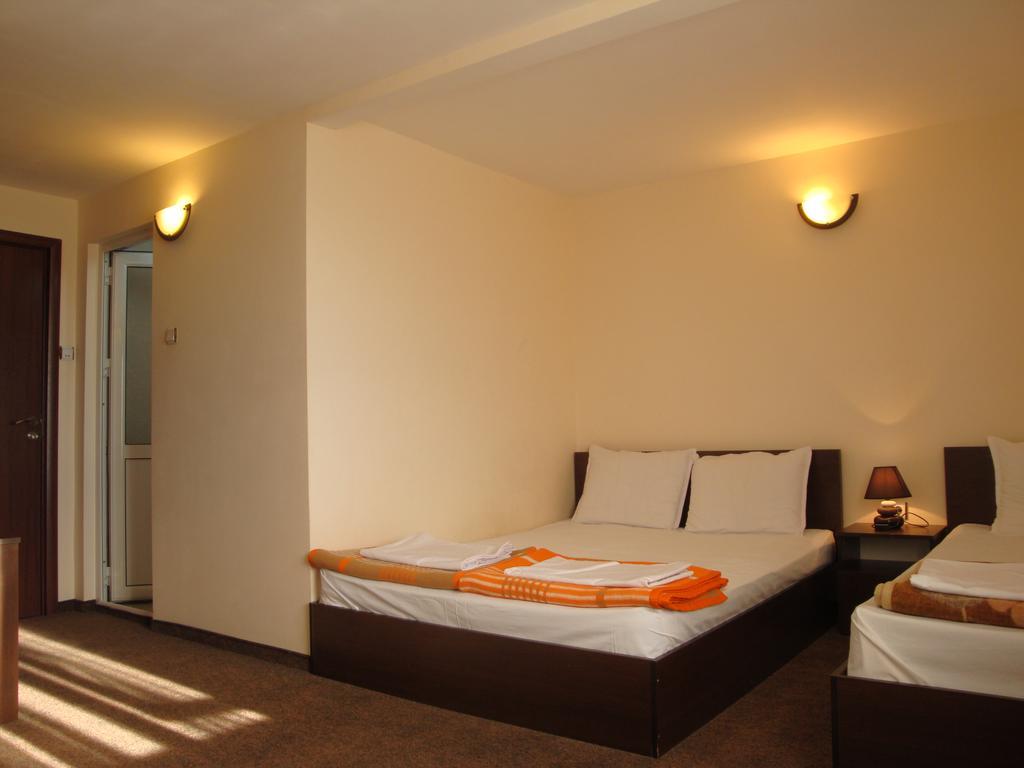Family Hotel Diana Lyaskovo  Extérieur photo