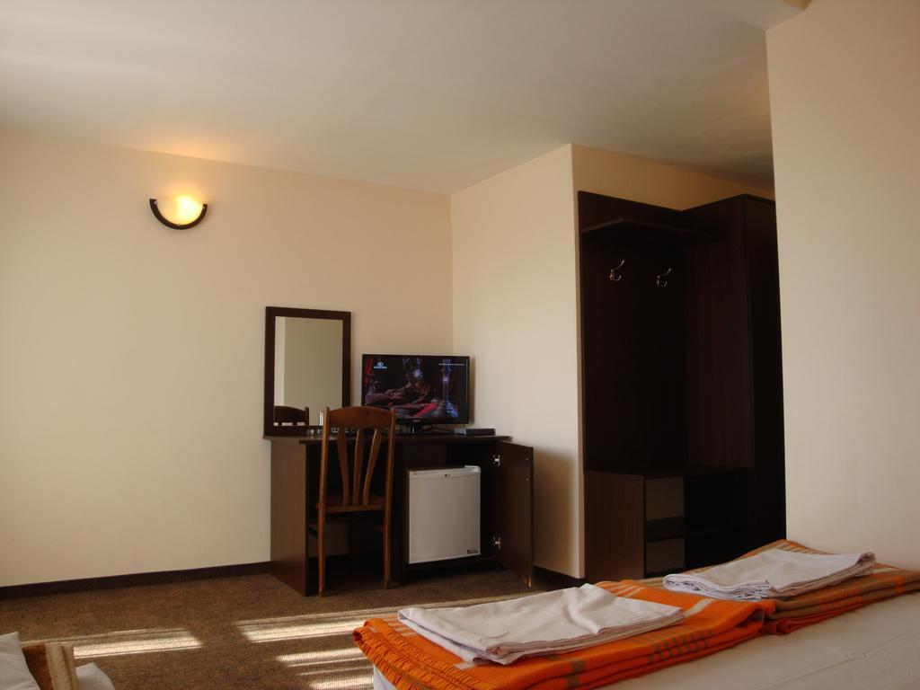 Family Hotel Diana Lyaskovo  Extérieur photo