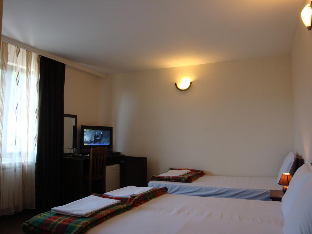 Family Hotel Diana Lyaskovo  Extérieur photo