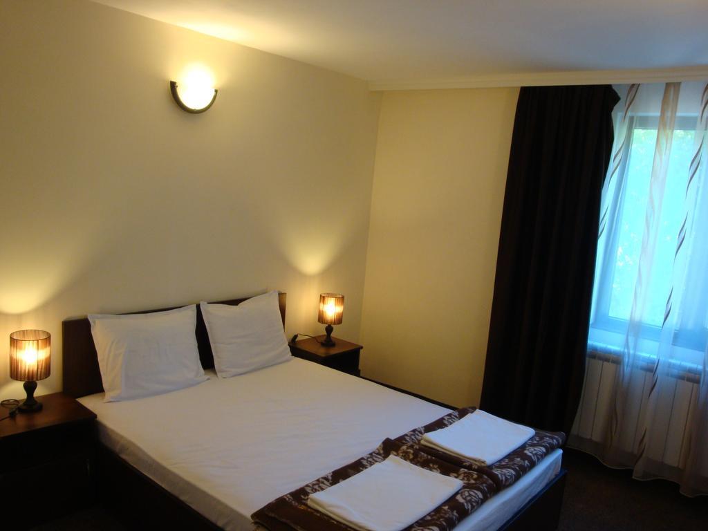 Family Hotel Diana Lyaskovo  Extérieur photo