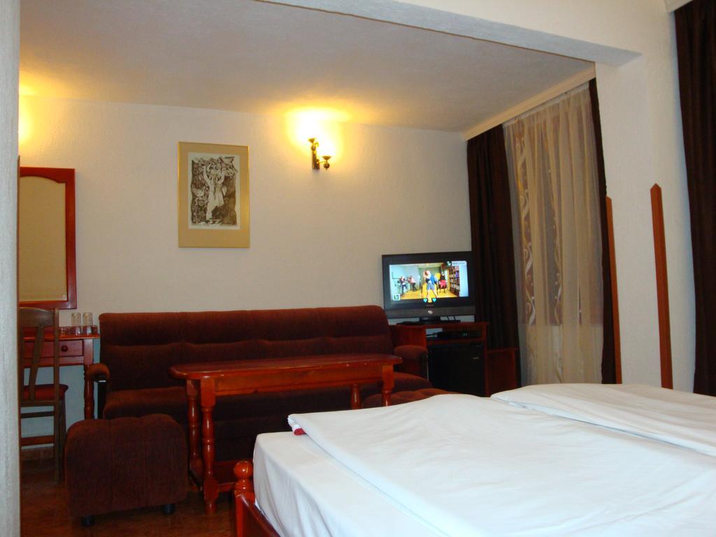 Family Hotel Diana Lyaskovo  Extérieur photo