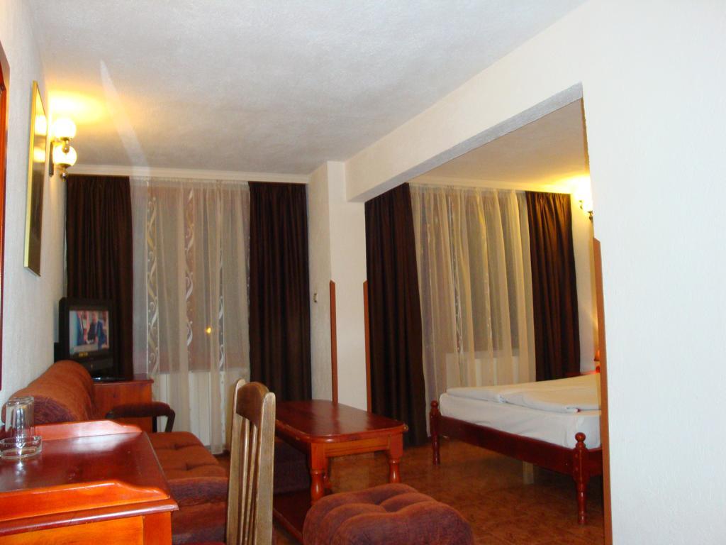 Family Hotel Diana Lyaskovo  Extérieur photo