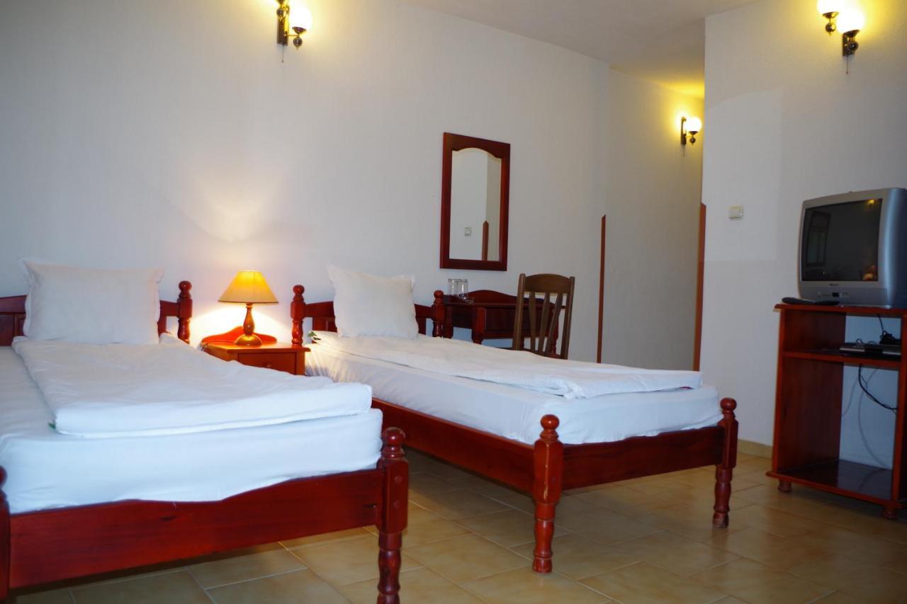 Family Hotel Diana Lyaskovo  Extérieur photo
